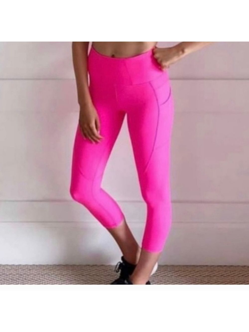 ZYIA•Party pink pocket Light n' Tight leggings